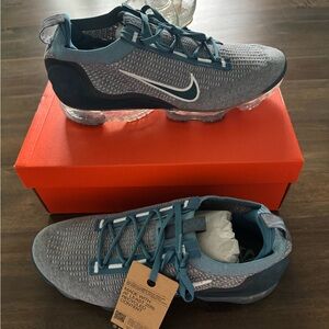 NWT 2021 VaporMax Flyknit Teal and Gray Running Shoes